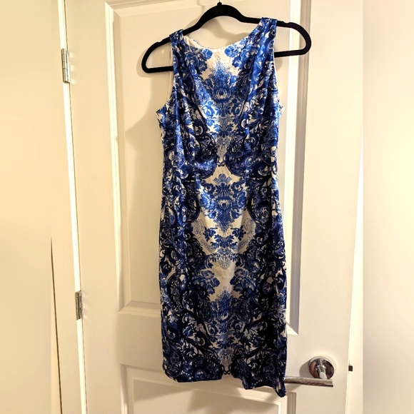 SUITE 7 | Blue and white damask satin like dress, 4, sleeveless, zipper back - Picture 4 of 10